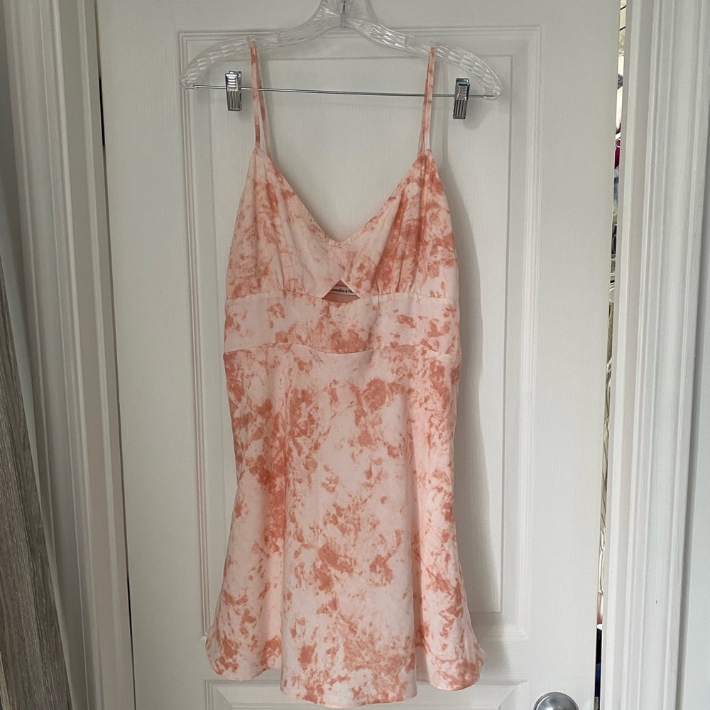 Abercrombie Silk Cutout Dress; Size M; Suggest for women shorter than 5’7
